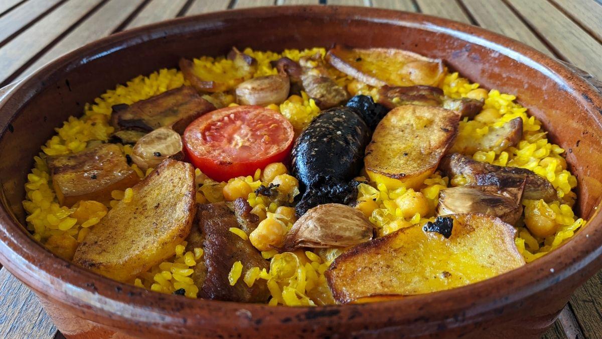 Los chefs valencianos coinciden: “El mejor arroz al horno no se hace con agua; lleva 2 partes de caldo de cocido por 1 de arroz”