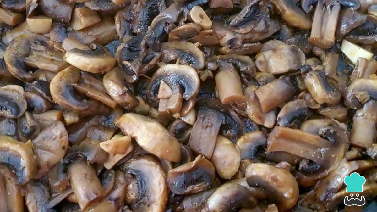 Receta de Champiñones con ajo y vino blanco