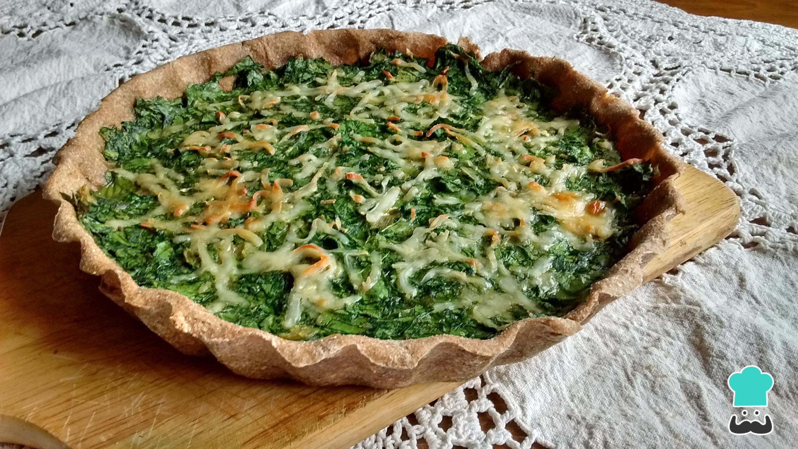 Tarta de acelga y salsa blanca - Receta FÁCIL