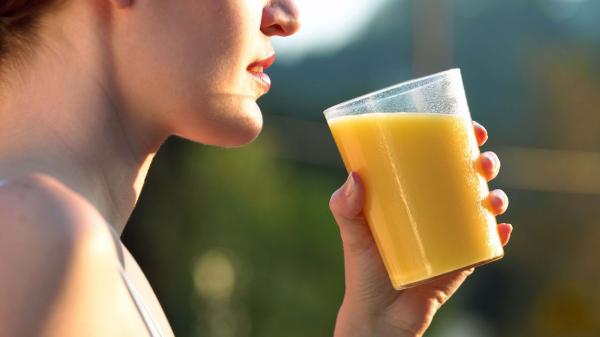 Un nuevo estudio demuestra que el azúcar del zumo no afecta igual al organismo que el de los refrescos - ¿Quiere decir esto que el zumo natural es “saludable” sin límites?