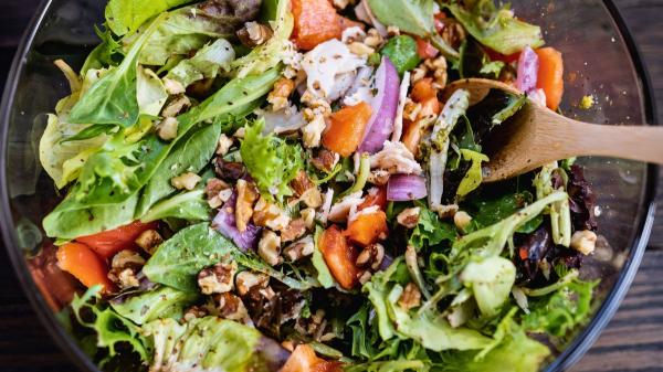 Los chefs españoles coinciden: “El ingrediente que mejora las ensaladas no es el aceite ni el vinagre, sino unos buenos encurtidos” - Qué encurtidos elegir para mejorar cada ensalada