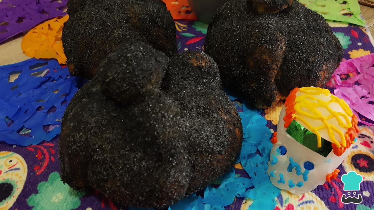 Receta de Pan de muerto negro