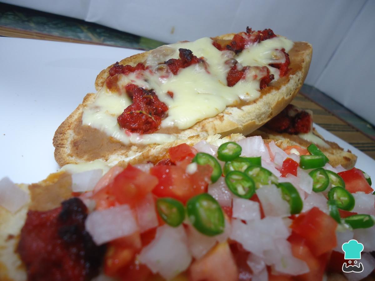 Receta de Molletes con Chorizo