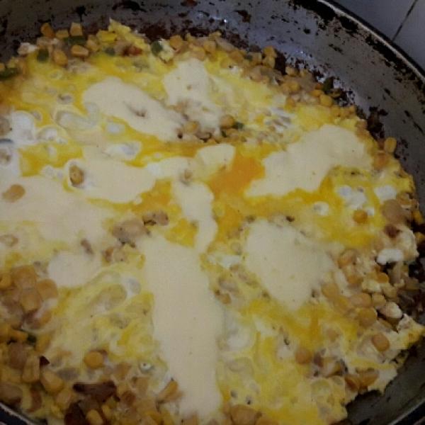 Huevos revueltos con maíz tierno - Fácil