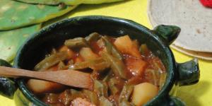 Receta de Nopales en salsa pasilla