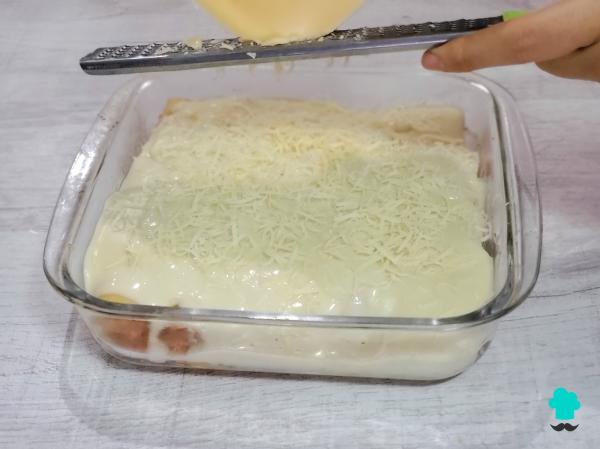 Receta de Canelones de atún y huevo con bechamel: la versión casera más cremosa y fácil - Paso 12