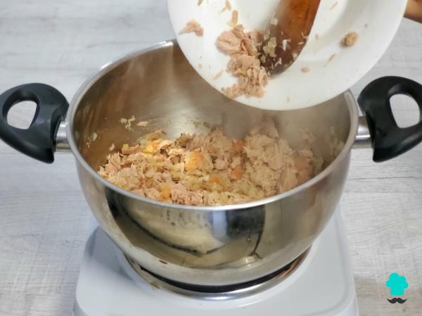 Receta de Canelones de atún y huevo con bechamel: la versión casera más cremosa y fácil - Paso 2