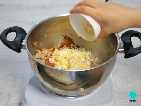 Receta de Canelones de atún y huevo con bechamel: la versión casera más cremosa y fácil - Paso 3