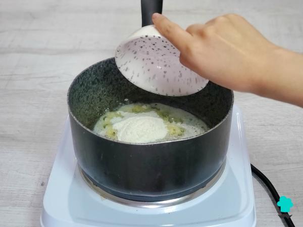 Receta de Canelones de atún y huevo con bechamel: la versión casera más cremosa y fácil - Paso 8