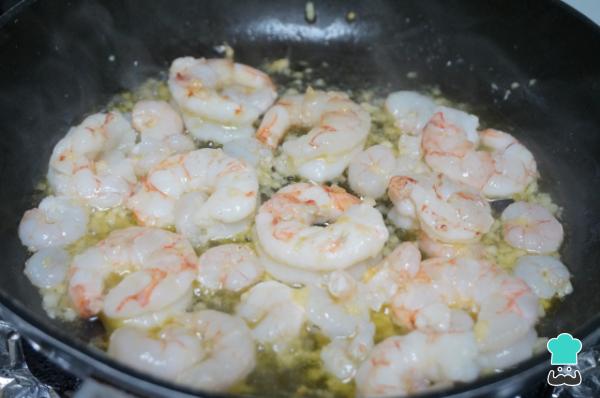 Receta de Espaguetis con gambas al ajillo - Paso 5