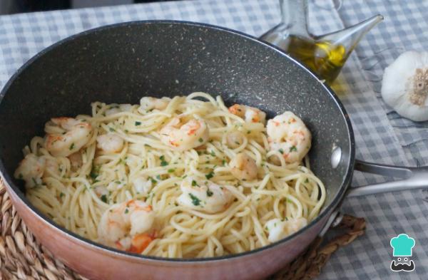 Receta de Espaguetis con gambas al ajillo - Paso 8