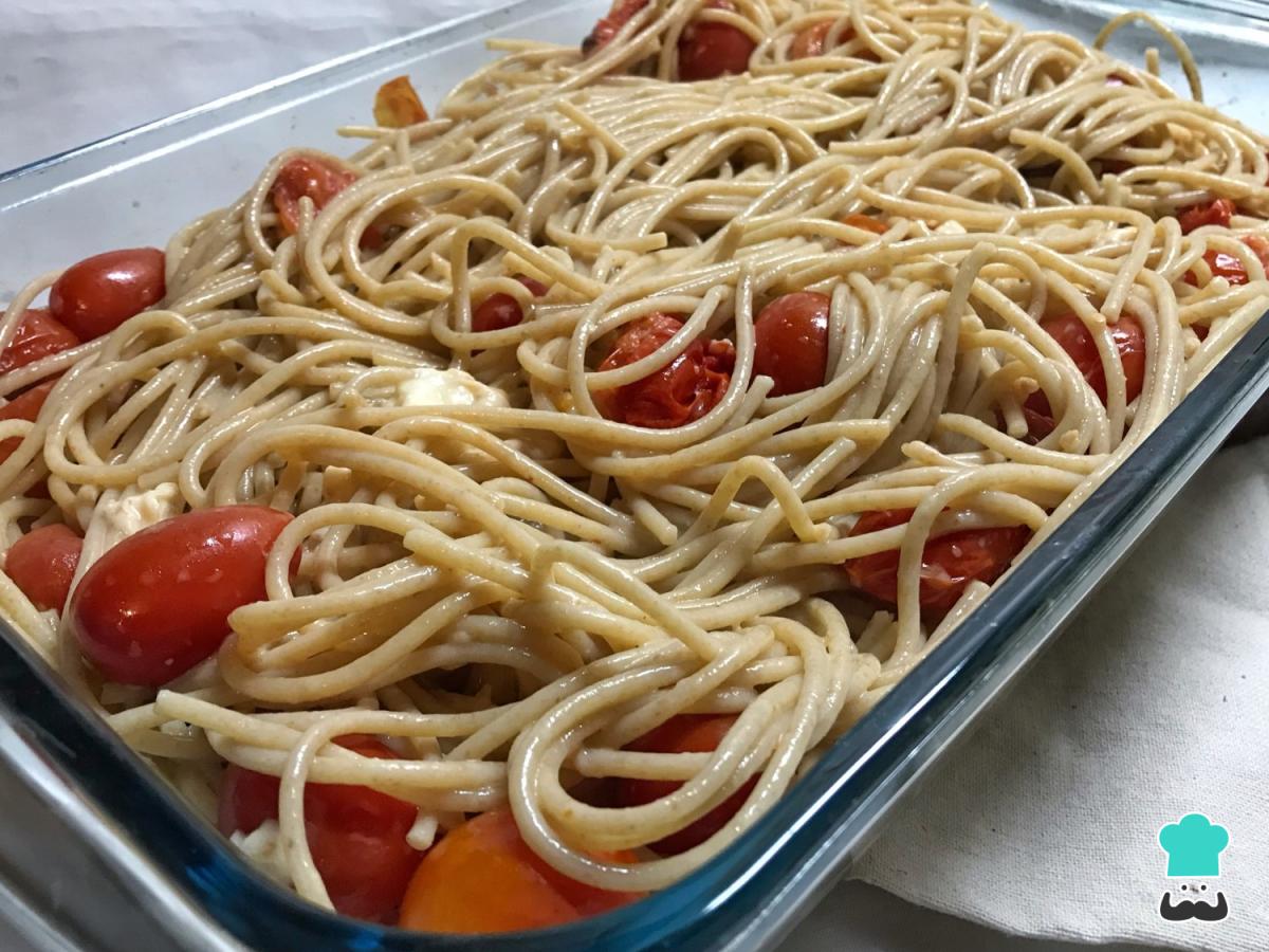 Receta de Pasta con queso feta y tomates cherry al horno
