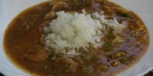 Gumbo de salchichas y pavo