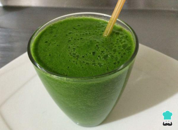 13 jugos verdes para adelgazar y quemar grasa - Jugo verde detox de espinacas