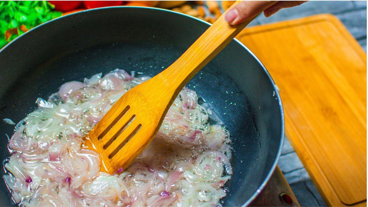 Qué va primero, el ajo o la cebolla: el detalle que los cocineros sí conocen y cambia por completo el sabor de tus platos