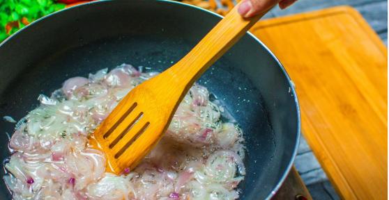 Qué va primero, el ajo o la cebolla: el detalle que los cocineros sí conocen y cambia por completo el sabor de tus platos