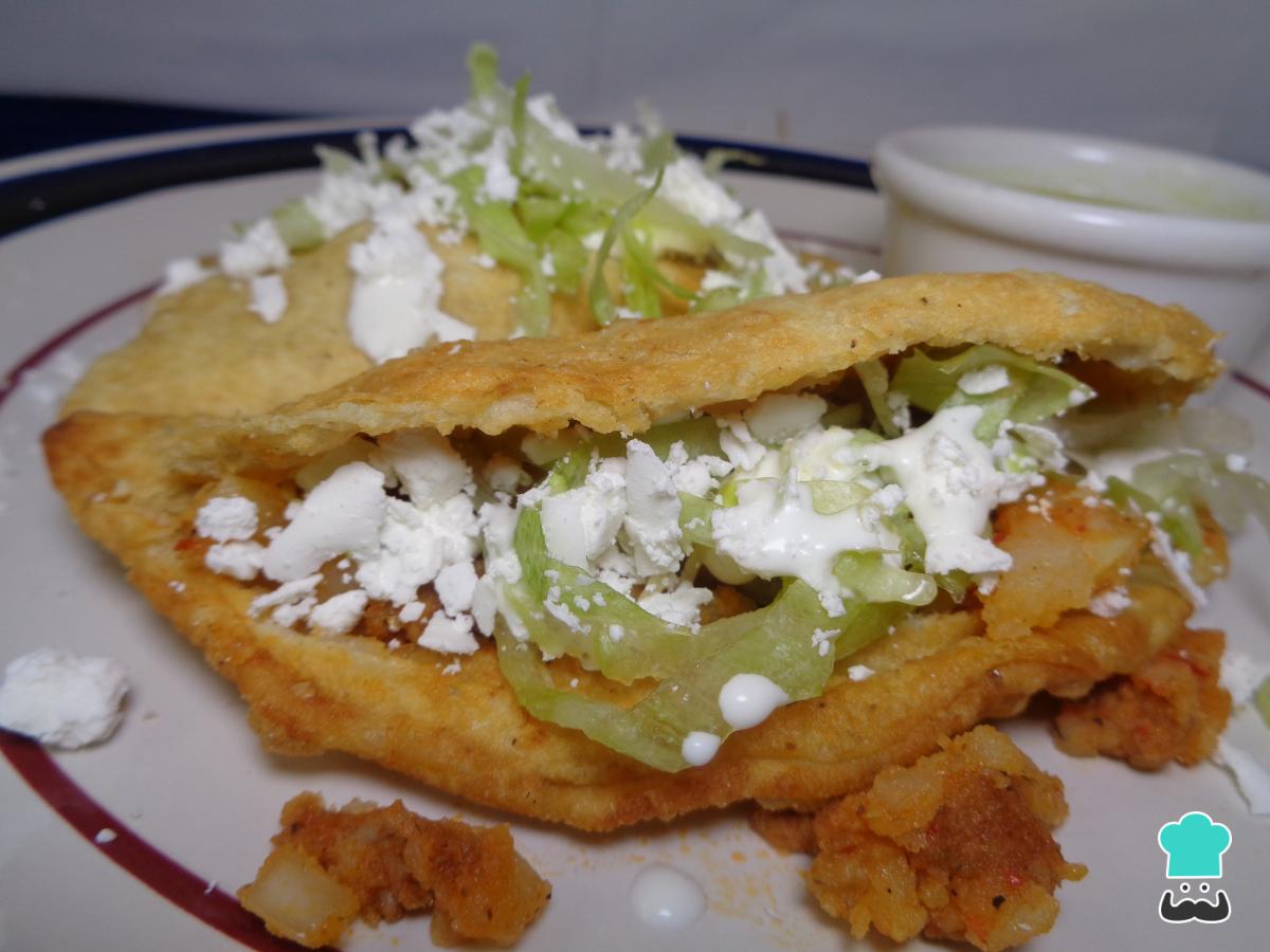 Receta de Quesadillas de papa con longaniza