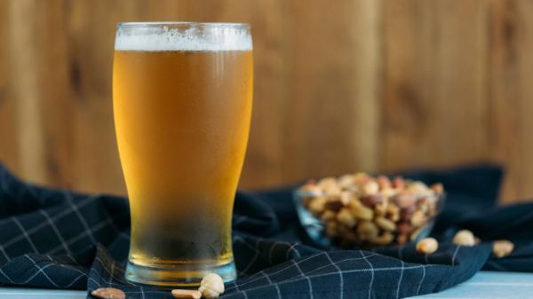Los maestros cerveceros coinciden: “Servir la cerveza en un vaso congelado altera la espuma y puede cambiar su sabor” - Por qué una cerveza nos sabe mejor en unos bares que en otros