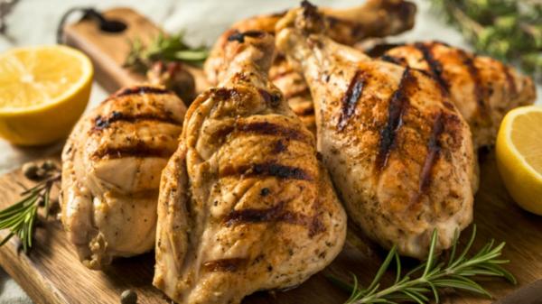 Los cocineros coinciden: “Para que la pechuga de pollo quede más jugosa, marínala 30 minutos con 2 cucharadas de aceite de oliva y medio limón” - Cómo preparar un adobo de limón y aceite para que el pollo quede más jugoso