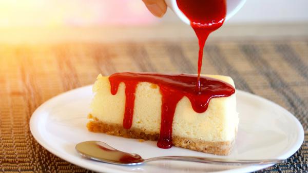 Este es el truco de Anouk Medina para que la tarta de queso con yogur griego quede más deliciosa: "Puedes enriquecerla con una salsa de frutas casera como esta"