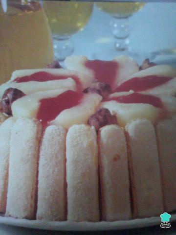 Receta de Carlota de peras con natillas