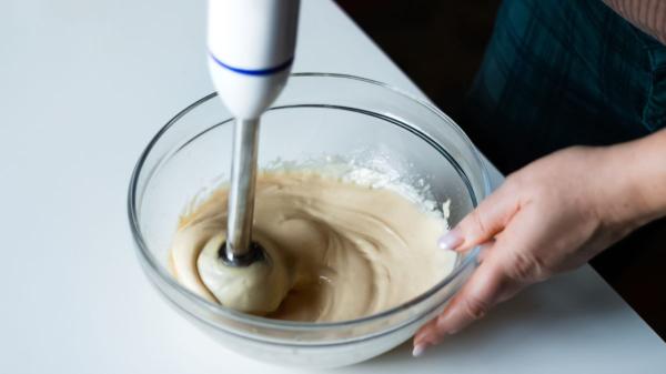Jordi Cruz, chef: “Para una mayonesa perfecta, la clave está en usar un huevo a temperatura ambiente, aceite suave y 15 ml de zumo de limón” - El secreto que evita que la mayonesa se corte, según Jordi Cruz