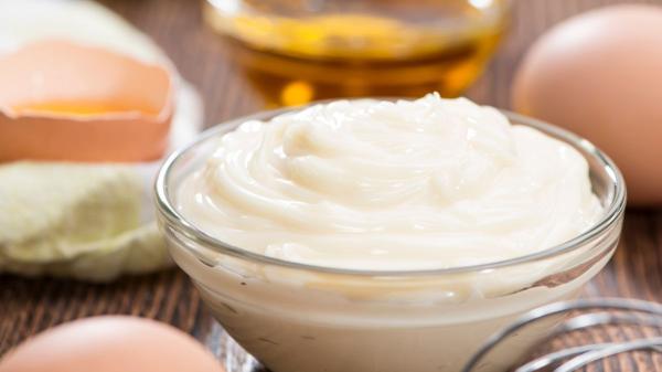 Jordi Cruz, chef: “Para una mayonesa perfecta, la clave está en usar un huevo a temperatura ambiente, aceite suave y 15 ml de zumo de limón” - La forma correcta de conservar la mayonesa casera sin riesgos
