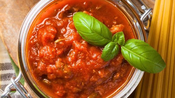 Los chefs europeos coinciden: “Para que la salsa de tomate no quede ácida, no uses azúcar, añade una pizca de bicarbonato”