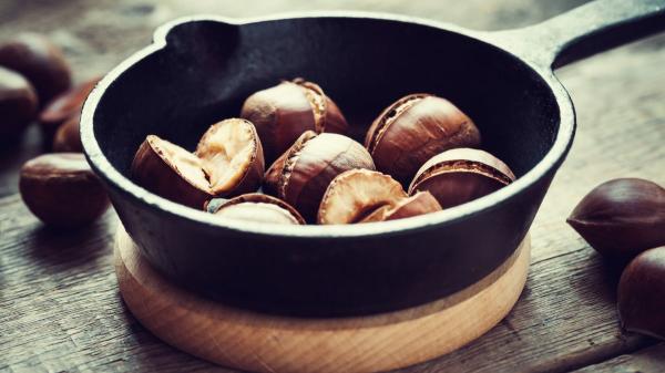 Dani García, chef: “La mejor manera de asar castañas no es en el horno, sino en la sartén en solo 15 minutos” - El truco de Dani García para asar castañas sin horno y evitar que se quemen