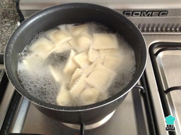 Receta de Raviolis en salsa de maní. - Paso 4