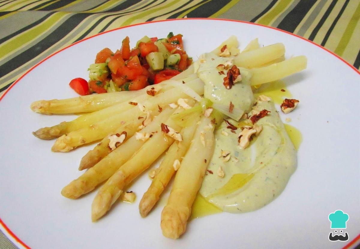 Receta de Espárragos con aguacate