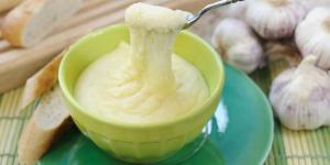 Los chefs franceses coinciden: “Para que el ajo no arruine el puré de patatas, hay que confitarlo antes”