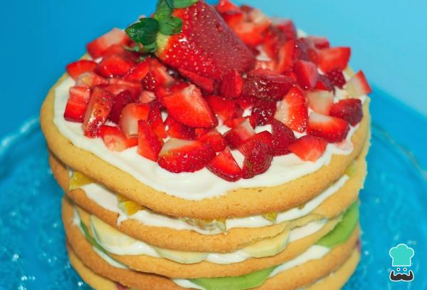 Receta de Pastel frío con galletas y fruta