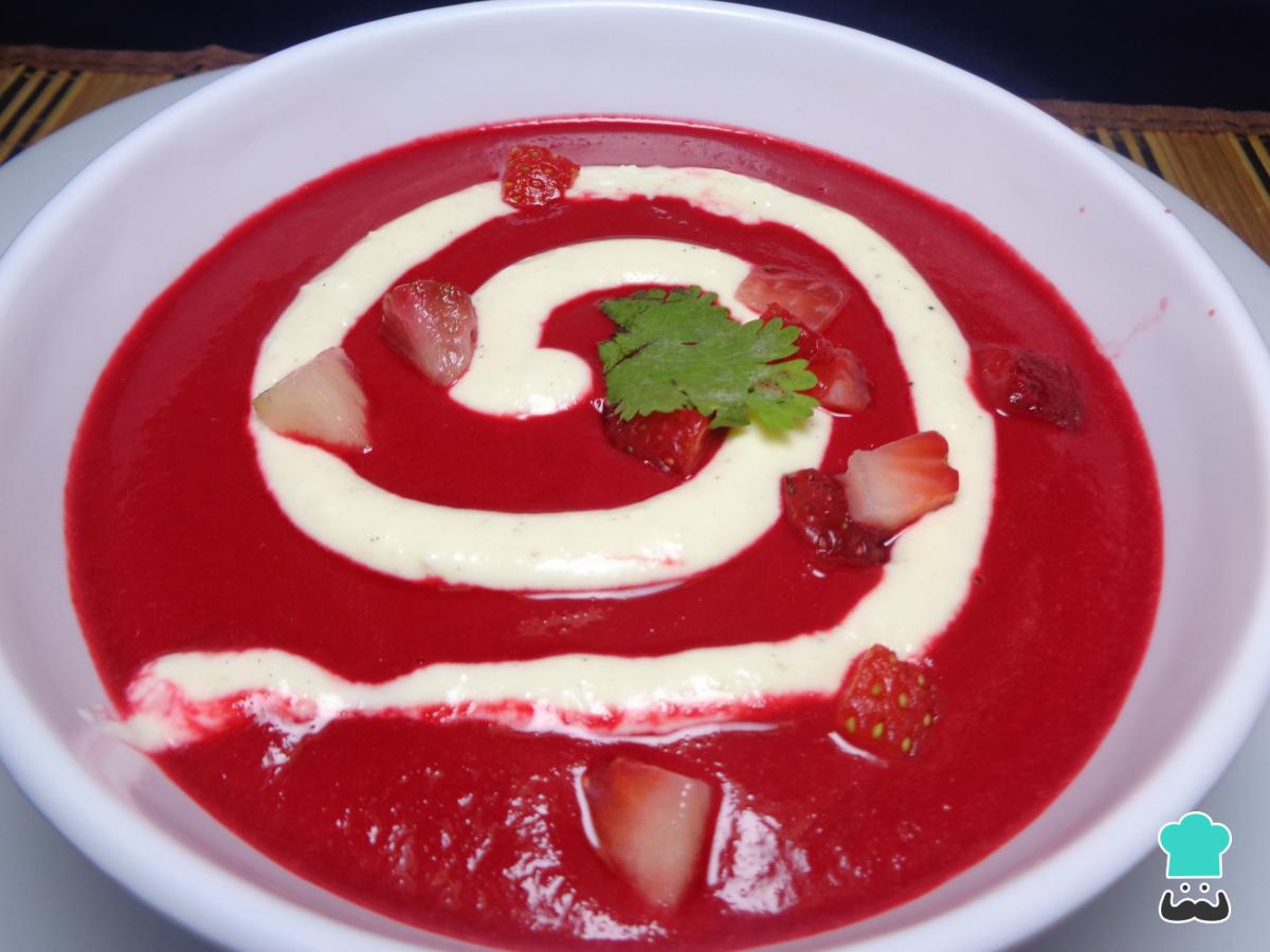 Receta de Salmorejo de fresas y remolacha