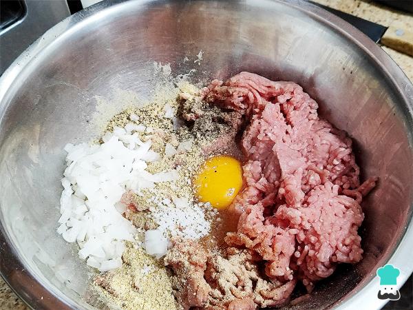 Receta de Albóndigas enchipotladas - Paso 1