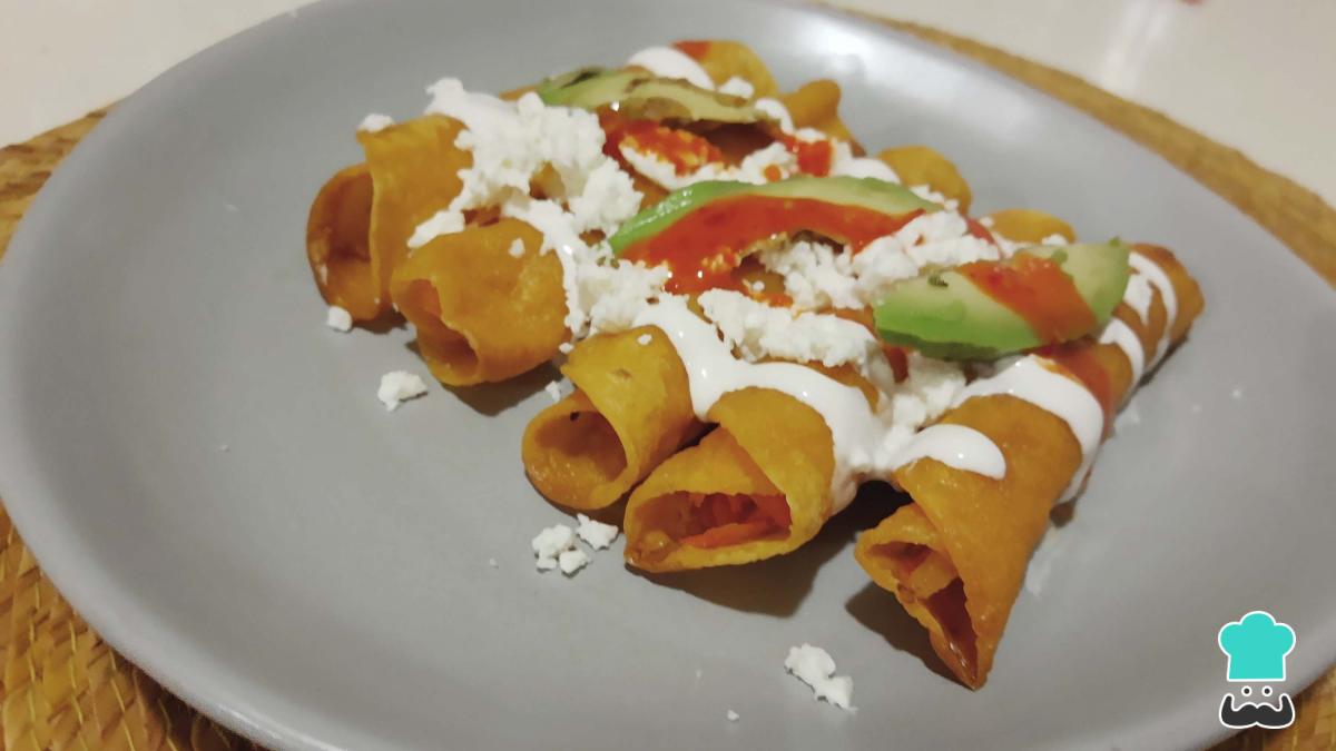 Receta de Tacos dorados de zanahoria con queso