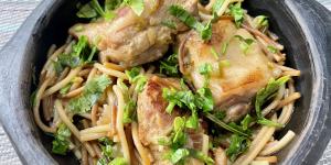 Receta de Fideos a la cazuela con costilla de cerdo: un plato tradicional muy reconfortante