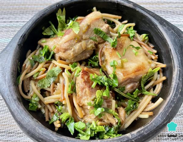 Receta de Fideos a la cazuela con costilla de cerdo: un plato tradicional muy reconfortante