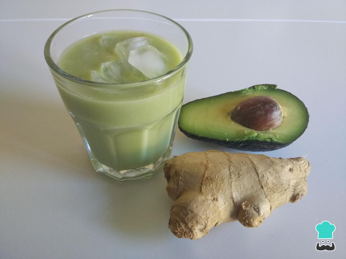 Smoothie verde de aguacate