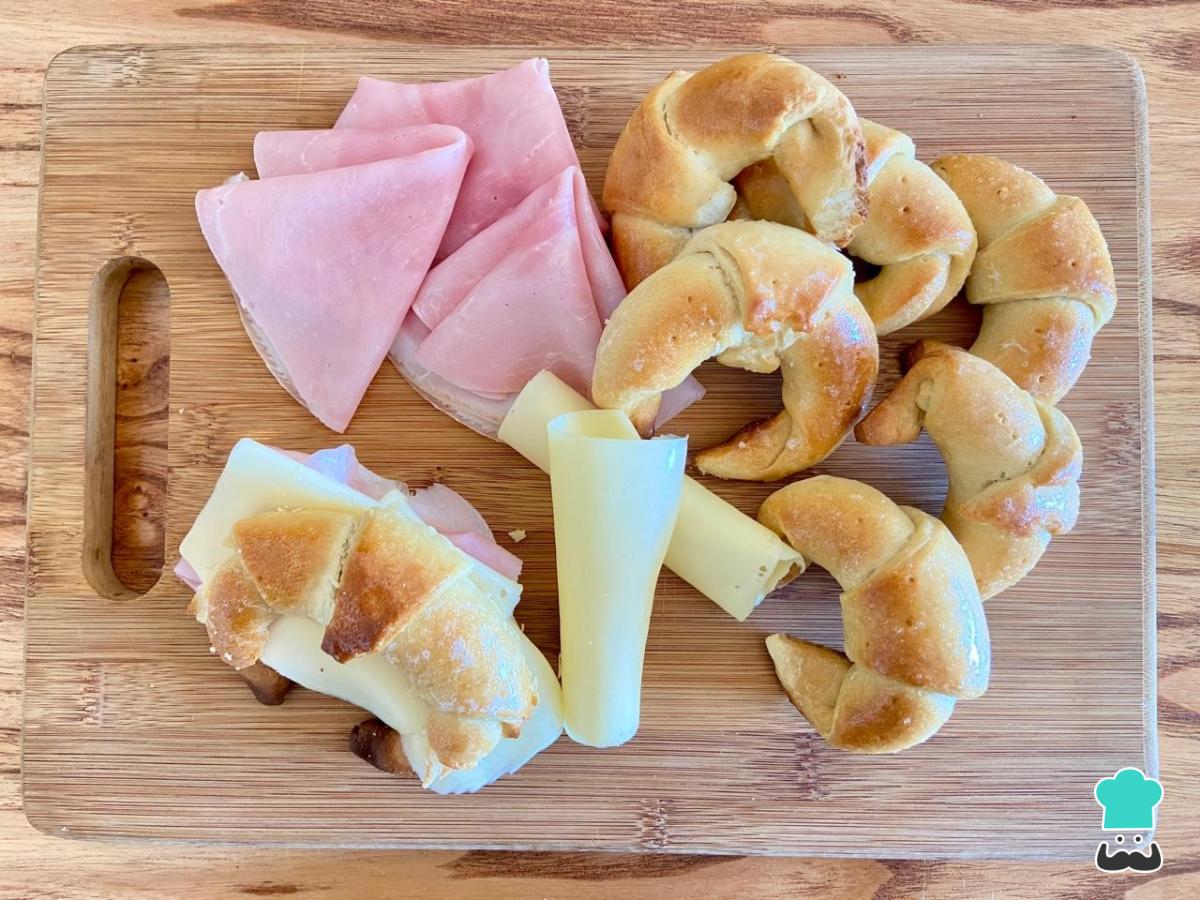 Receta de Medialunas con jamón y queso