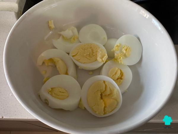 Receta de Merluza con guisantes y patatas: un guiso casero sencillo, económico y reconfortante - Paso 9