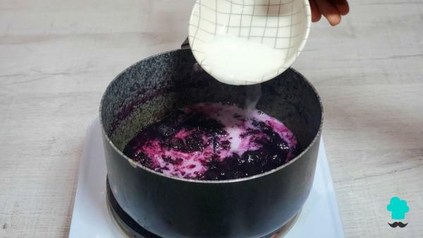 Receta de Cherry pie o tarta de cerezas: el clásico americano con relleno jugoso y masa crujiente - Paso 6