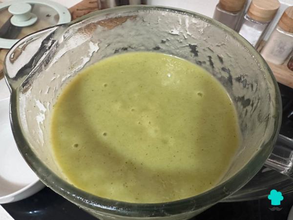 Receta de Crema fría de calabacín: fácil, cremosa y ligera, sin quedar pesada - Paso 8