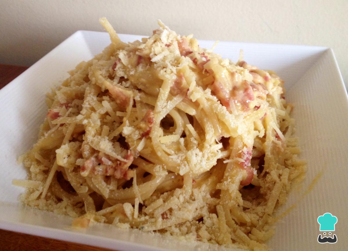 Receta de Espaguetis a la carbonara con nata