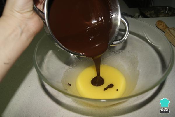 Receta de Bizcocho de chocolate con coberura - Paso 3