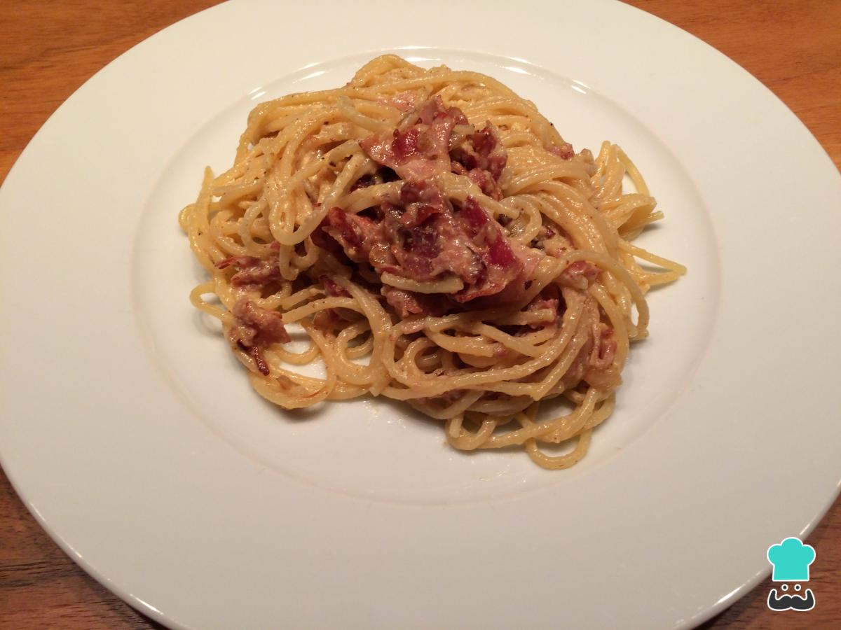 Receta de Espaguetis con bacon y queso