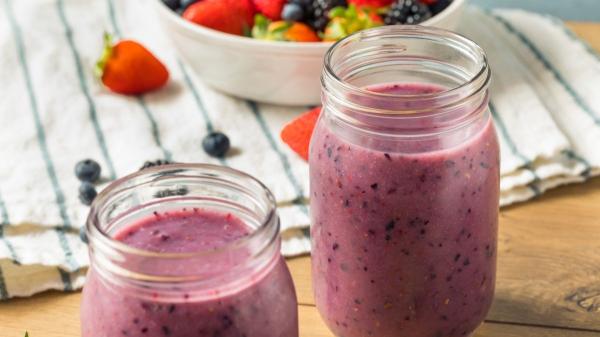 Mucho más que vitaminas: las cinco frutas de primavera que combaten la inflamación y cuidan tu corazón - Combina estas cinco frutas en una bebida saludable