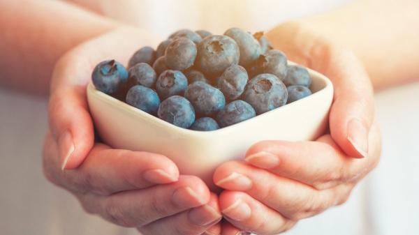 Mucho más que vitaminas: las cinco frutas de primavera que combaten la inflamación y cuidan tu corazón - El poder de los arándanos contra el envejecimiento celular