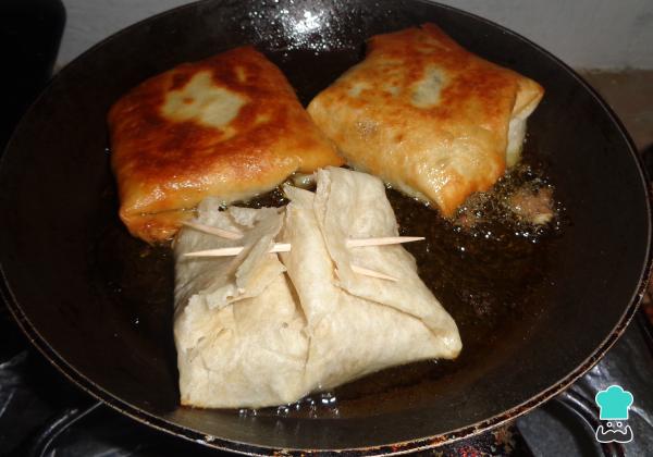 Cómo hacer Chimichangas de carne molida y queso