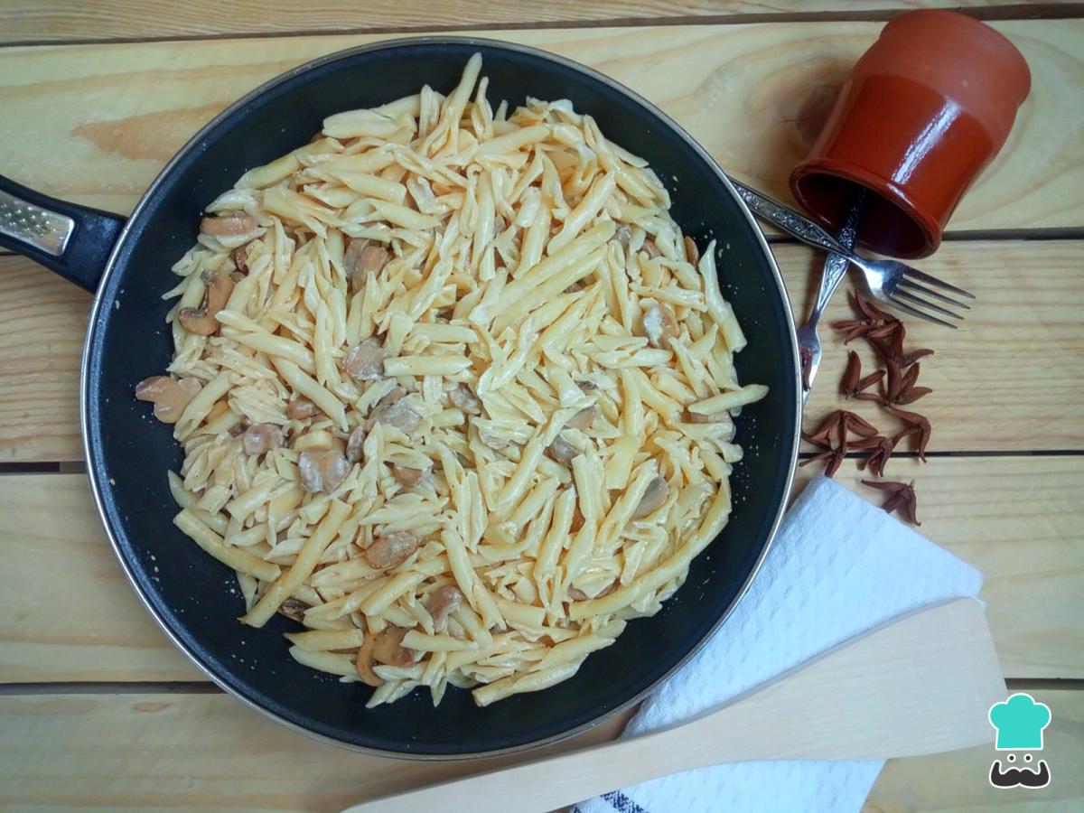 Receta de Fusilli con crema de champiñones